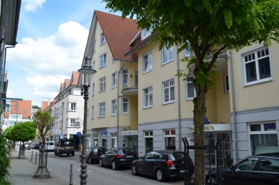 Beste Innenstadtlage, Einkaufsmöglichkeiten, Restaurants, Cafe, Bäckereien in unmittelbarer Nachbarschaft, Parkanlage am Fluss in direkter Nachbarschaft.