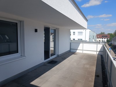 Komfortable neue moderne 3,5-Z Penthouse-Wohnung mit Aufzug. Bald können Sie das Leben in einer moderne 3,5 Zimmerwohnung mit sehr großem teilweise überdachten Balkon, geniesen.