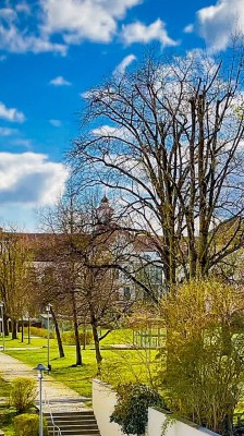 Stilvolle 2-Zimmer-Wohnung mit Südost-Balkon und Parkblick