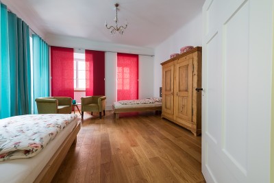 1 WG-Zimmer in einer über 100m² großen 4**** Ferienwohnung im Konstanzer Zentrum (kompl. Möbliert)