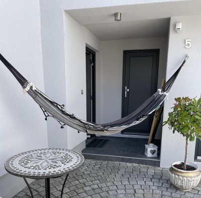 Moderne Altstadt 2,5 ZKB, Terrasse, Hof, in 2FH