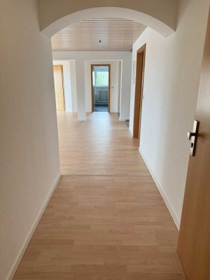 Großzügige 5-Zimmer-Maisonette mit Balkon & EBK – direkt an der B312 in Pfronstetten