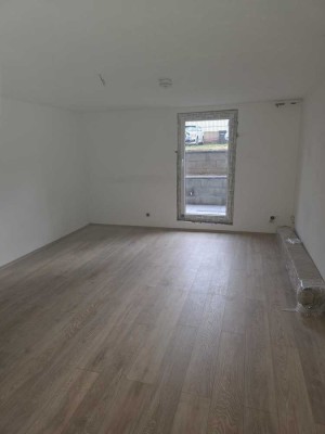 1-Zimmer-Souterrain-Wohnung mit kleiner Terrasse und neuer Einbauküche in Friedberg-Ockstadt