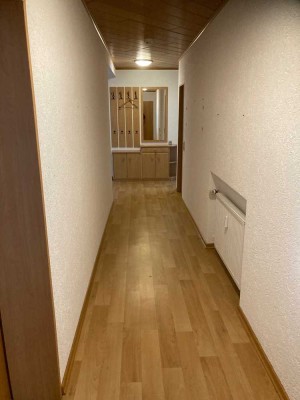 Freundliche 4-Raum-Wohnung mit EBK, Keller und Balkon in zentraler Lage