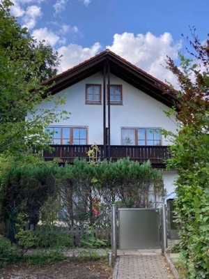Privat: Ruhige 2-Zimmer-Maisonette-Wohnung mit Balkon in 85521 Riemerling