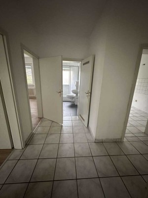 Gepflegte drei Zimmer Wohnung mit Garten zu vermieten!