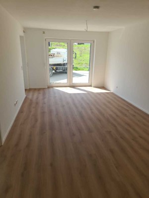 Helle 2-Zimmer-Wohnung im EG-Wohnberechtigungsschein erforderlich!!!