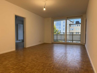 Top sanierte 4-Zi-Wohnung mit Balkon in Bestlage Lehel