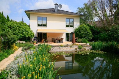 Familienparadies im Grünen – Exklusive  5-Zimmer Stadtvilla mit Schwimmteich & viel Platz!