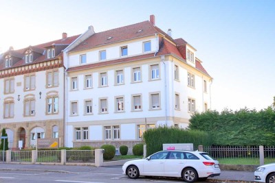 Ansprechende 5-Zimmer-Wohnung mit Wintergarten sucht neue Mieter