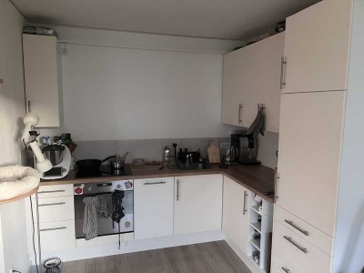 Nachmieter für ruhige neuwertige Wohnung mit 2 Zimmern sowie Balkon und Einbauküche in Johannisthal