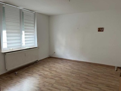 Vollständig renovierte Wohnung mit fünf Zimmern sowie Balkon und Einbauküche in Gießen