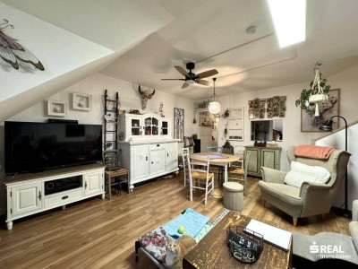 Großzügige 2-Zimmerwohnung mit Balkon &amp; Carportparkplatz