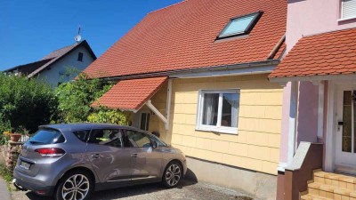 Charmante Haushälfte mit Garten und solider Bausubstanz in Feldrennach