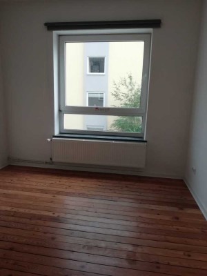 ruhiger Mieter für uninahe 1-Raumwohnung mit EBK , östliches Ringgebiet