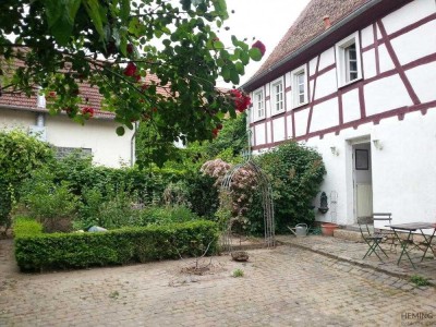 HEMING-IMMOBILIEN -  hübsches Landhaus mit Hof (1-2 Wohnungen)