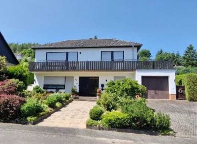 Einzigartiges Einfamilienhaus mit Einliegerwohnung, traumhaftem Fernblick und zauberhaftem Garten