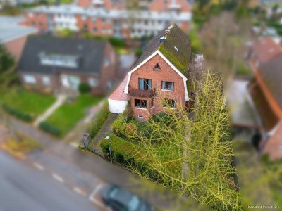 Wohnen in Waldnähe!
Sanierungsbedürftige Doppelhaushälfte für die individuelle Gestaltung in Lübeck