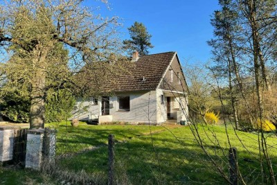 Raum für Ideen – Sanierungsbedürftiges Haus mit Einliegerwohnung und ca. 4000 m² Freiheit
