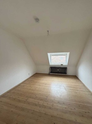 5986 - KA-Oststadt! Renovierte 3-Zimmerwohnung mit Tageslichtbad zu vermieten!