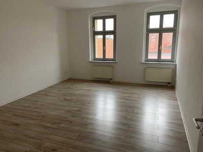 Super Lage - super Schnitt: Helle & freundliche 2-Zimmer Wohnung sucht nach Sanierung neuen Bewohner