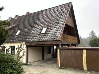 Eine Dachgeschosswohnung mit Garage und eigenem Garten