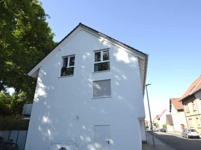 Hochwertige Dachgeschoßwohnung mit Loggia, EBK und vielen Extras !