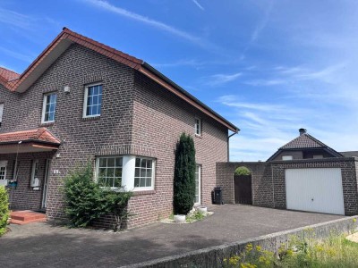 Attraktive Doppelhaushälfte mit Garage, Garten, Keller, ...