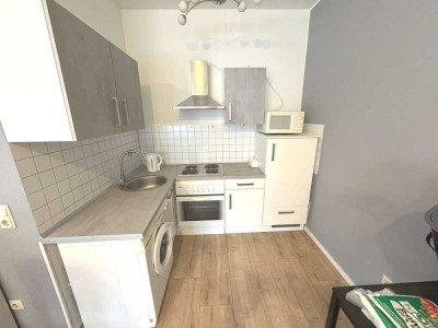 Helles Büro mit Küche, Bad und Stellplatz im EG