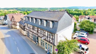 �� Zentral in Usingen / 6 Wohneinheiten,2-3 Gewerbeeinheiten, Gewölbekeller, Garagen & Stellplätze