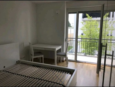 Direkt an der S-Bahn, möblierte 1-Zimmer-Wohnung mit EBK, Parkett & Balkon