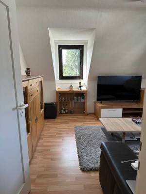 Lichtdurchflutete Dachgeschosswohnung (350 € - 50 m² - 2.0 Zi.)