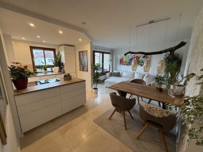 Exklusive, vollständig renovierte 4-Zimmer-Wohnung mit Balkon und EBK in Unterschleißheim