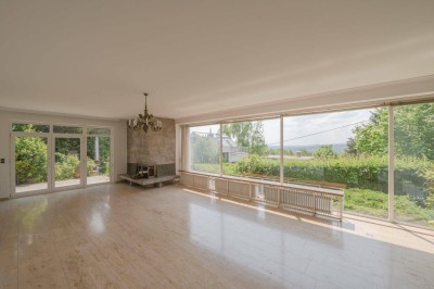 Einfamilienhaus mit traumhaften hellen Wohnbereichen, Blick ins Grüne und in absoluter Ruhelage