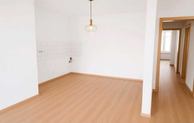 Schöne 2-Raum-Wohnung (57 m²) – frisch renoviert, mit Parkplatz – zentrale Lage!