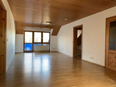 4,5-Zimmer-Dachgeschosswohnung mit 2 Balkonen und Einbauküche