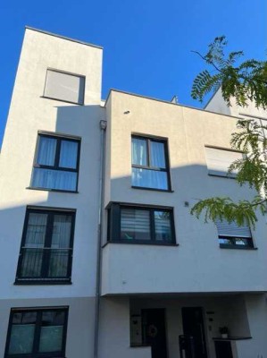 Modernes Townhouse mit großem Garten, Dachterrasse und Garage in Privatstraße nähe Schweizer Platz