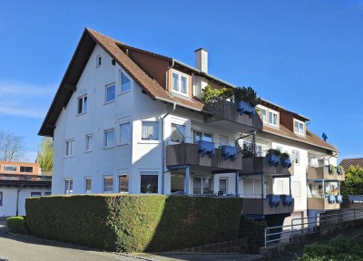 Gut aufgeteilte 2-Zimmer-Wohnung mit großem Balkon und Garage