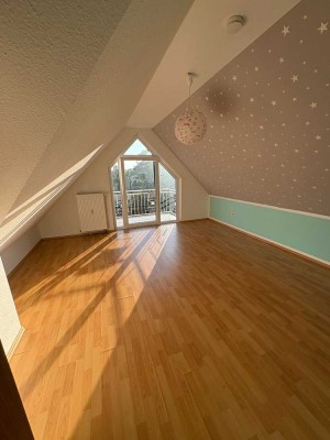RENOVIERTE 4-Zimmer Dachgeschosswohnung zu vermieten