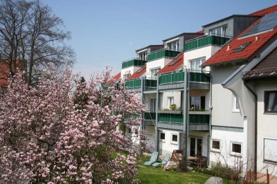 Geschmackvolle, möblierte 3-Raum-Wohnung mit Balkon und Einbauküche befristet zu vermieten.