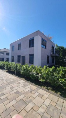 Traumhafte Bauhausvilla in absoluter Ruhe