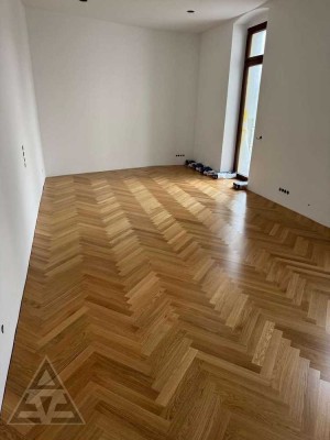 Kernsanierte Altbauwohnung mit hohen Decken, Sonnenbalkon, neuem Bad uvm.