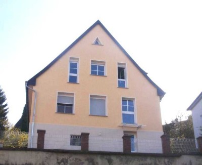 Freistehendes Zweifamilienhaus mit unverbaubarem Blick und Garten