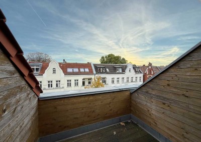 Kreuzkölln: 2-Zimmer-Dachgeschoss mit Terrasse & Klimaanlage und viel Potenzial