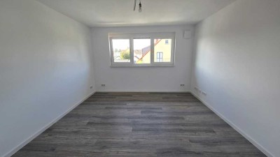 Erstbezug nach Kernsanierung: 3,5-Raum-Wohnung mit gehobener Ausstattung in Römerberg, Energieeffiz.