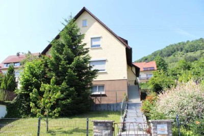 Schönes 2 Familienhaus mit Garage in sonniger Aussichtslage