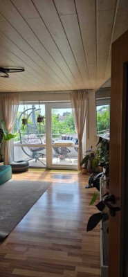 Attraktive 3-Zimmer-Dachgeschosswohnung mit Balkon und Einbauküche in Ulm