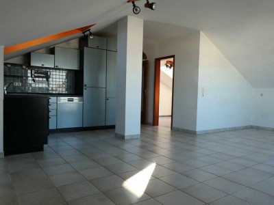 Sehr schöne und helle 2 1/2 Zimmer Wohnung im Dachgeschoss in Straubenhardt-Conweiler