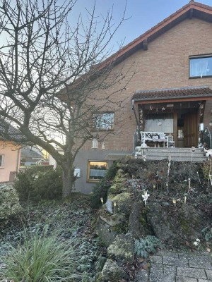 Charmante 1 ZKB Einliegerwohnung mit separatem Eingang und PKW Stellplatz