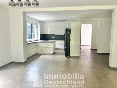 Reihenhaus mit Garten, Terrasse & Tiefgarage - inklusive maßgefertigter Küche
